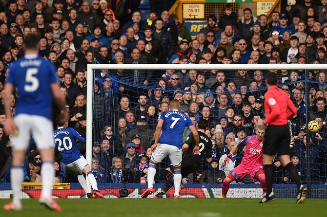 Kết quả Everton 3-1 Crystal Palace: &Aacute;p s&aacute;t Top 6