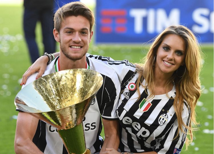 Ronaldo tiếp xúc gần với cầu thủ đầu tiên của Juventus nhiễm Covid-19