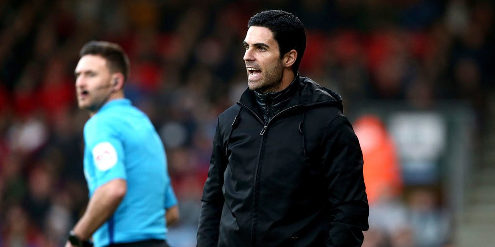 Cầu thủ đầu tiên của Premier League dính virus corona