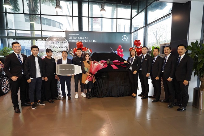 V.League 2020 tạm nghỉ, Quang Hải tranh thủ tậu xế hộp 