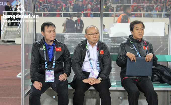 Tin bóng đá Việt Nam 29/3: Văn Hậu bị Heerenveen cắt giảm lương?