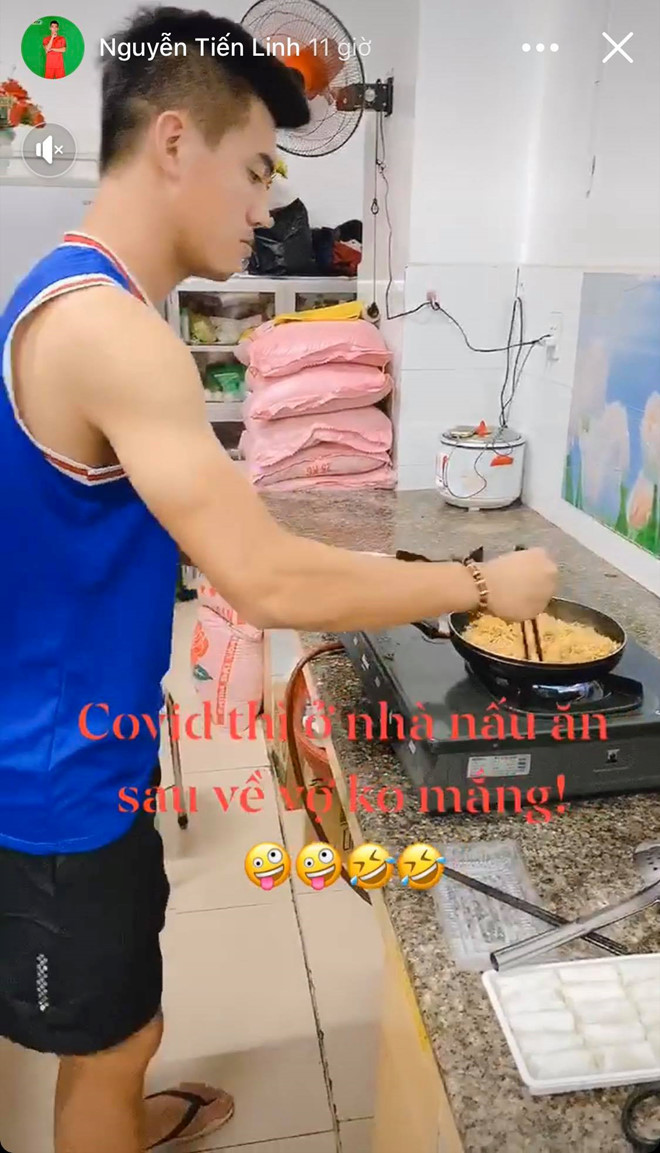 Tiến Linh trổ tài nấu ăn và làm thơ khiến người hâm mộ rớt nước mắt