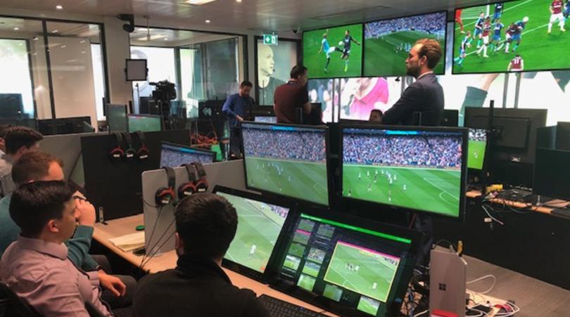 Công nghệ VAR bị khai tử khi Ngoại hạng Anh trở lại? Công nghệ VAR bị khai tử khi Ngoại hạng Anh trở lại?