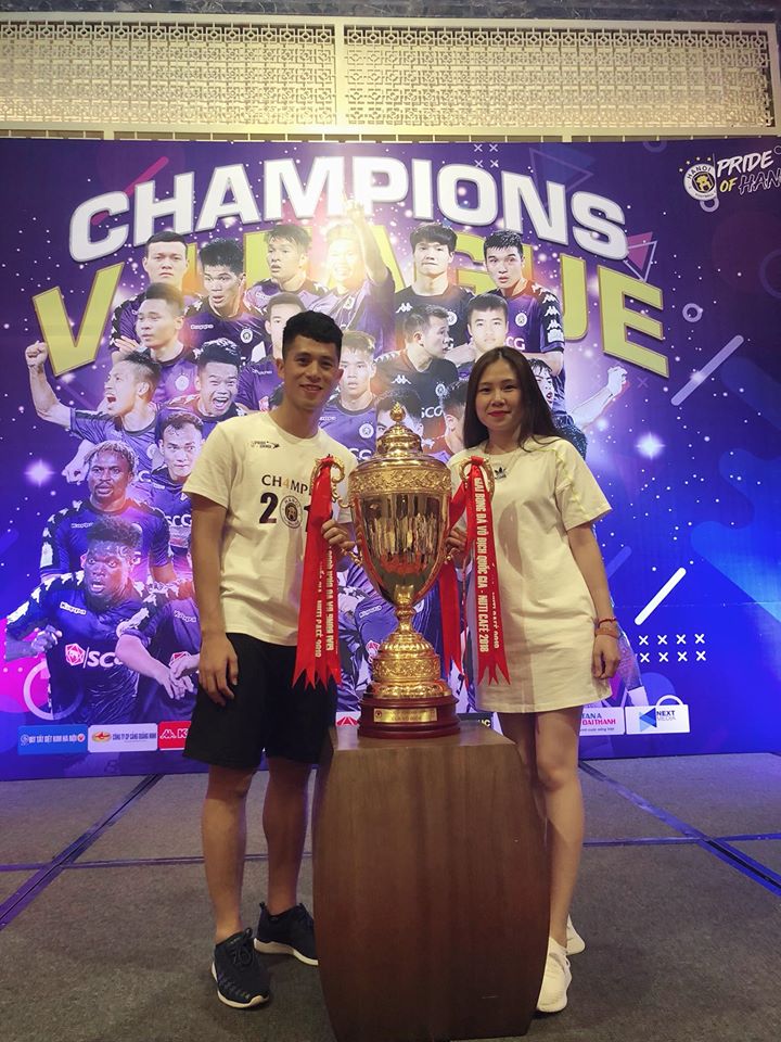 Đình Trọng đốn tim fan trong sinh nhật bên bạn gái lâu năm