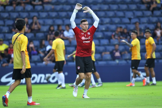 Văn Lâm phải nghỉ thi đấu 6 tháng ở Muangthong?