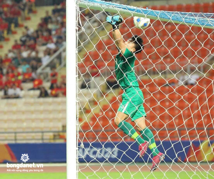 Vì sao thủ môn Bùi Tiến Dũng thường xuyên mắc sai lầm? Vì sao thủ môn Bùi Tiến Dũng thường xuyên mắc sai lầm?