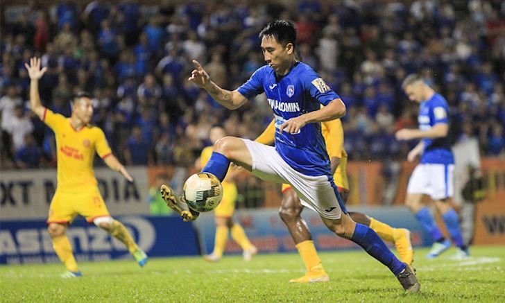 Hải Huy ghi điểm với thầy Park trong trận hòa 2-2 của Than Quảng Ninh