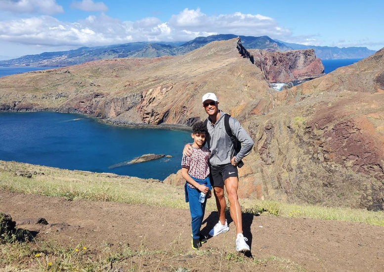 Ronaldo trốn cách ly ở Juventus, cùng bồ và con trai đi du lịch