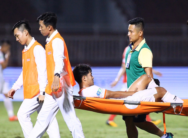 Đức Chinh gặp chấn thương là do sức ép của HLV Park Hang-seo