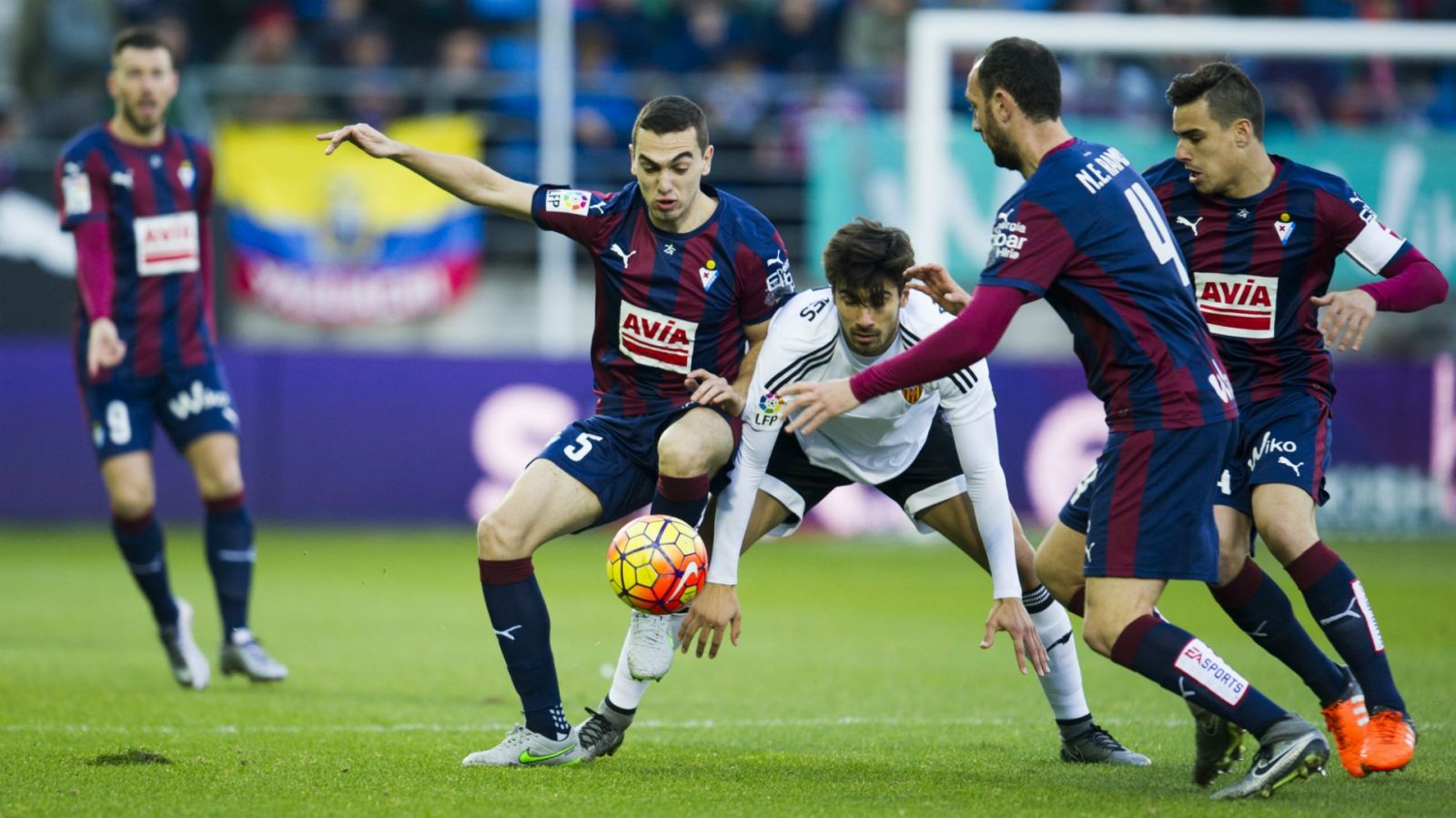 Eibar vs Valencia (0h30 26/6): Nỗi sợ xa nhà