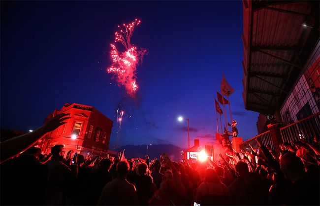 Chùm ảnh: CĐV Liverpool ăn mừng chức vô địch Premier League 2019/20 Chùm ảnh: CĐV Liverpool ăn mừng chức vô địch Premier League 2019/20