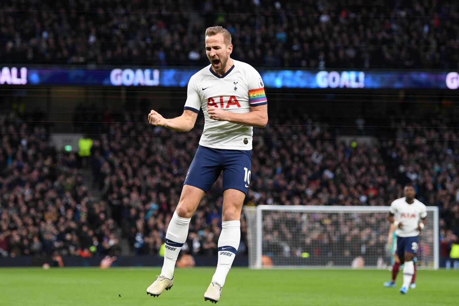 Tottenham chìm sâu trong khủng hoảng tài chính, sẽ bán Harry Kane?