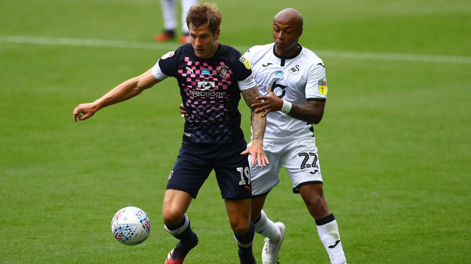 Luton Town vs QPR, 1h45 ngày 15/7: Sống lại hy vọng trụ hạng Luton Town vs QPR, 1h45 ngày 15/7: Sống lại hy vọng trụ hạng