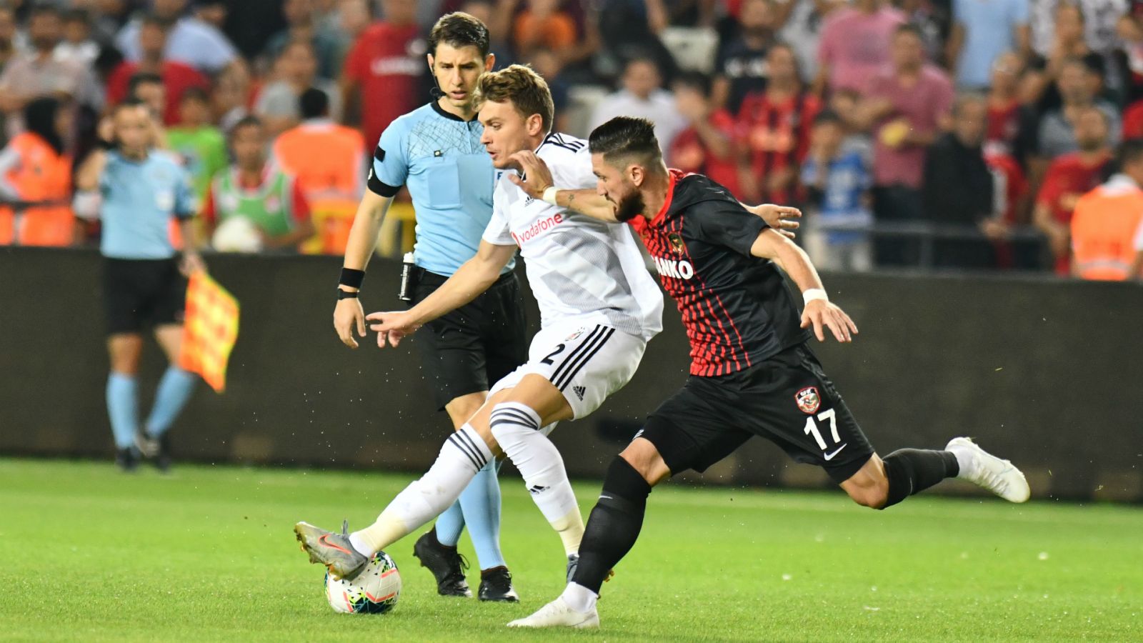 Gazisehir Gaziantep vs Besiktas, 00h00 ngày 7/11: Ông lớn thể hiện