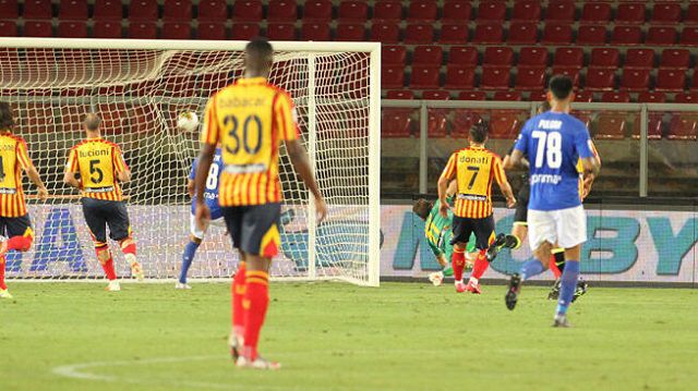 Lecce vs FeralpiSalo, 23h ngày 30/9: Chủ nhà buông Cúp