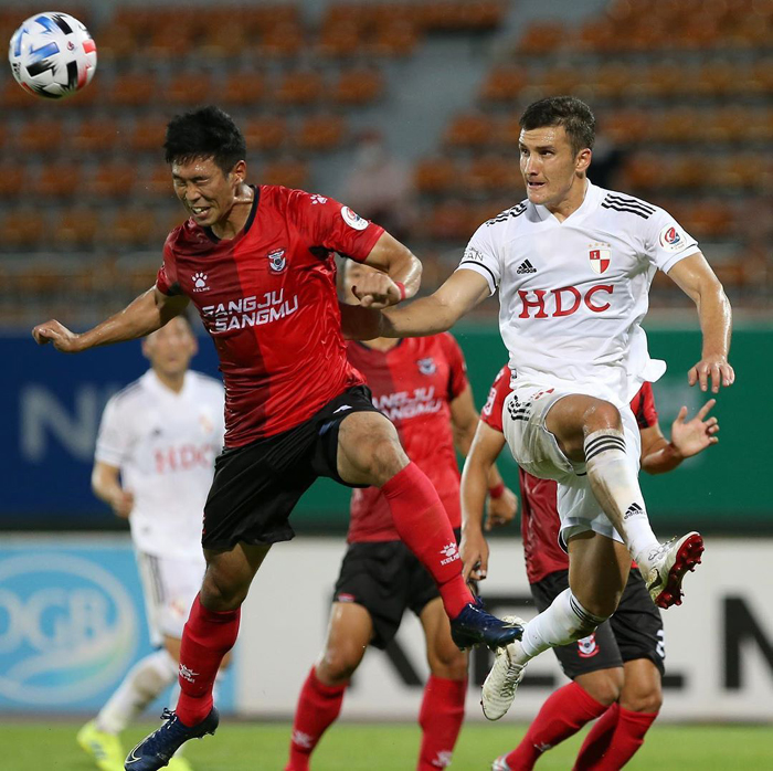 Sangju Sangmu vs Suwon Bluewings, 17h ngày 4/9: Bảo vệ Top 3