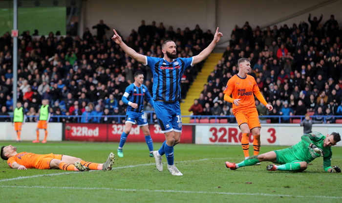 Newcastle vs Rochdale (2h45 15/1): Khó cản Chích chòe