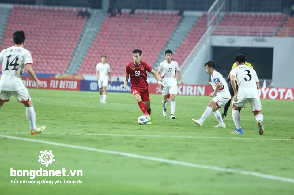 U23 Việt Nam 1-2 U23 Triều Ti&ecirc;n: Tiến Dũng sai lầm, Việt Nam b&eacute;t bảng