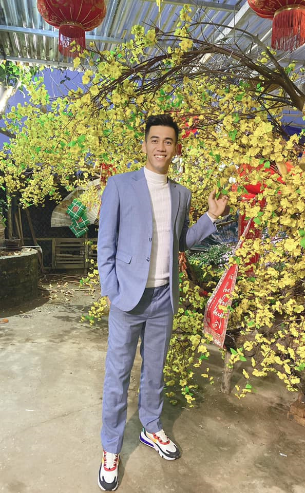 Chùm ảnh sao bóng đá Việt Nam đón Tết: Tiến Linh thả thính khiến fan nữ rụng rời