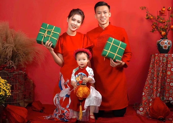 Chùm ảnh sao bóng đá Việt Nam đón Tết: Tiến Linh thả thính khiến fan nữ rụng rời