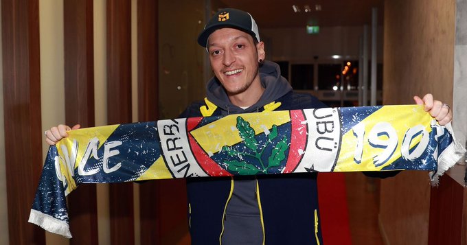 Ozil hoàn tất việc chia tay Arsenal để đầu quân cho Fenerbahce