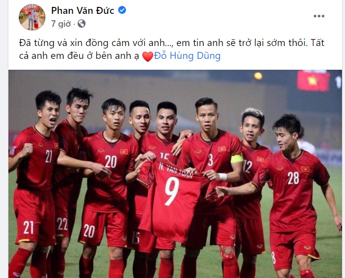 Các đồng đội quan tâm khi Hùng Dũng dính chấn thương đáng tiếc